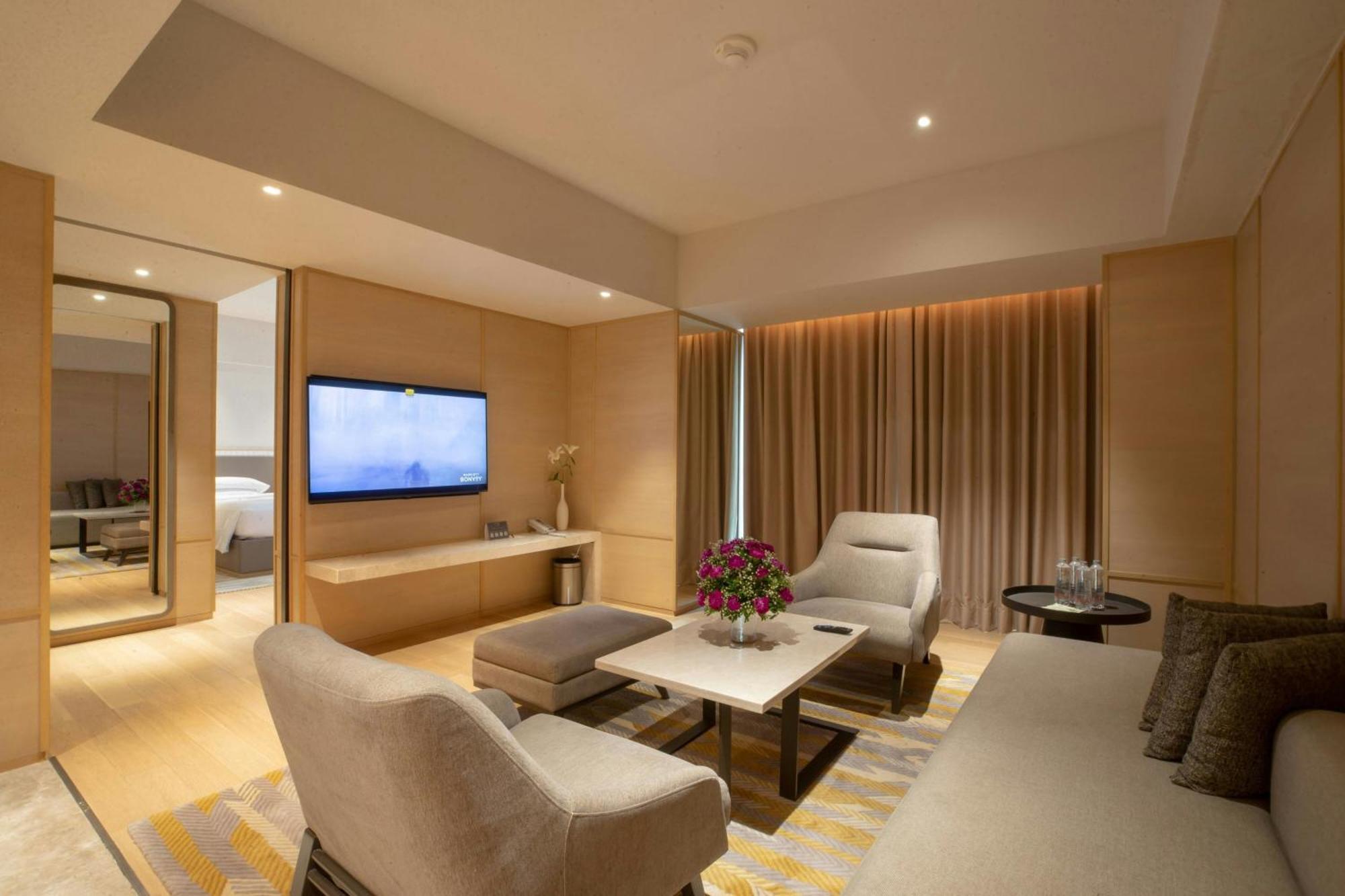 Courtyard By Marriott Ahmedabad Sindhu Bhavan Road Bagian luar foto
